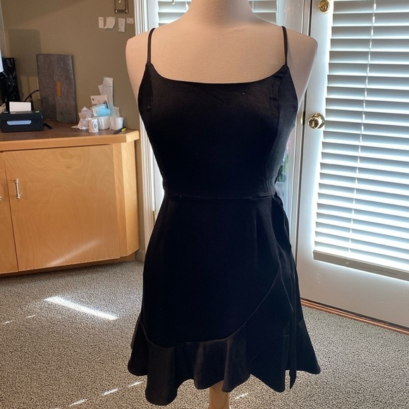 Wild Fable LBD Size Small in Like New Condition - Picture 1 of 10
